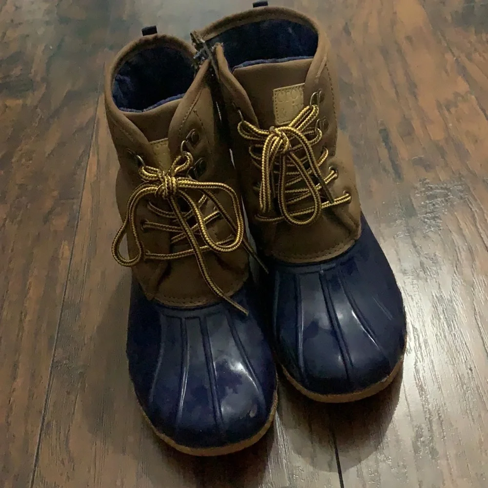 crown & ivy duck boots navy and brown - Picture 2 of 6